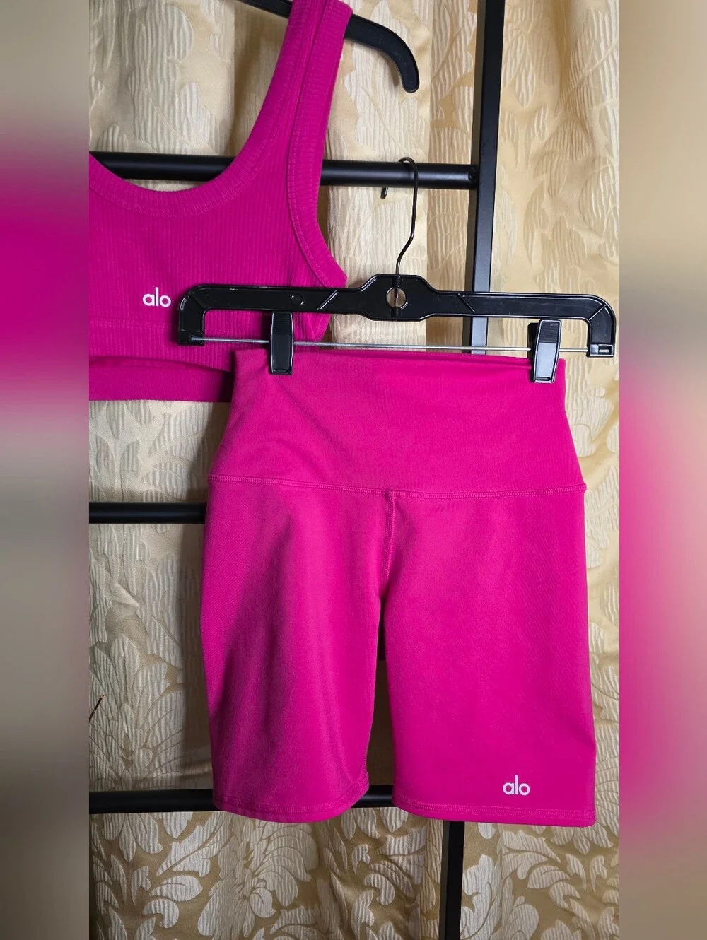 Alo Women Short And Sport Top Set